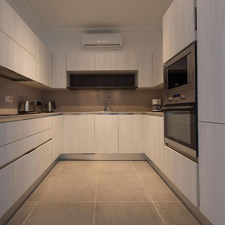 Seafront Luxury Apartment With Pool Sliema Exteriér fotografie