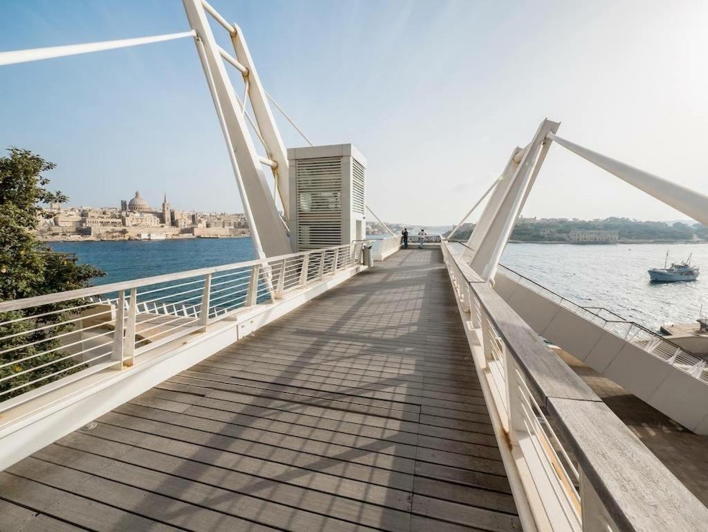 Seafront Luxury Apartment With Pool Sliema Exteriér fotografie