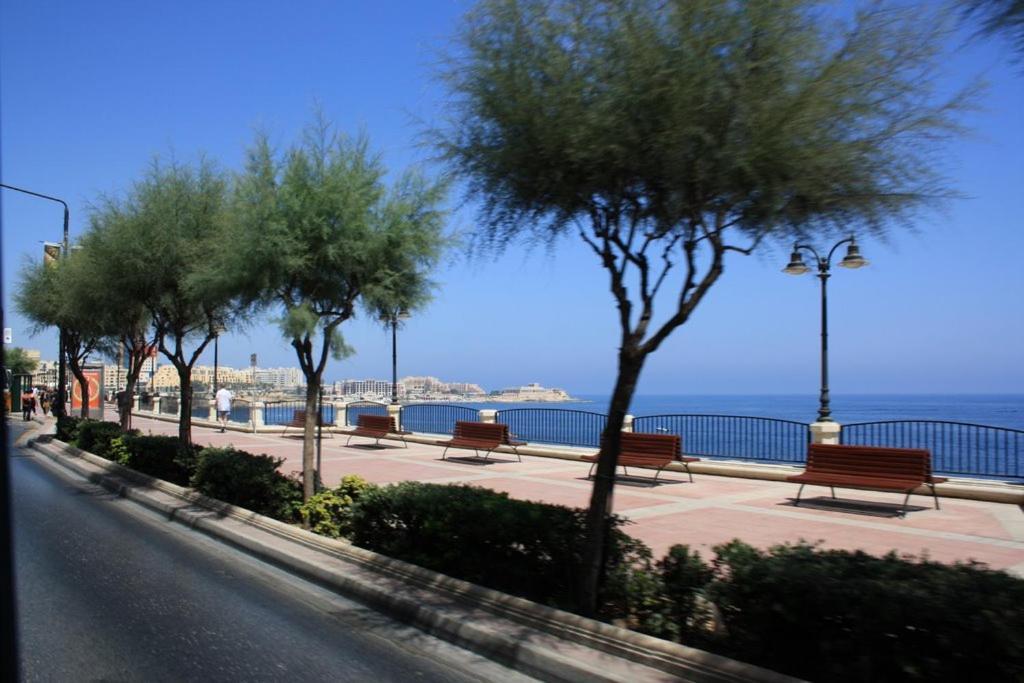 Seafront Luxury Apartment With Pool Sliema Exteriér fotografie